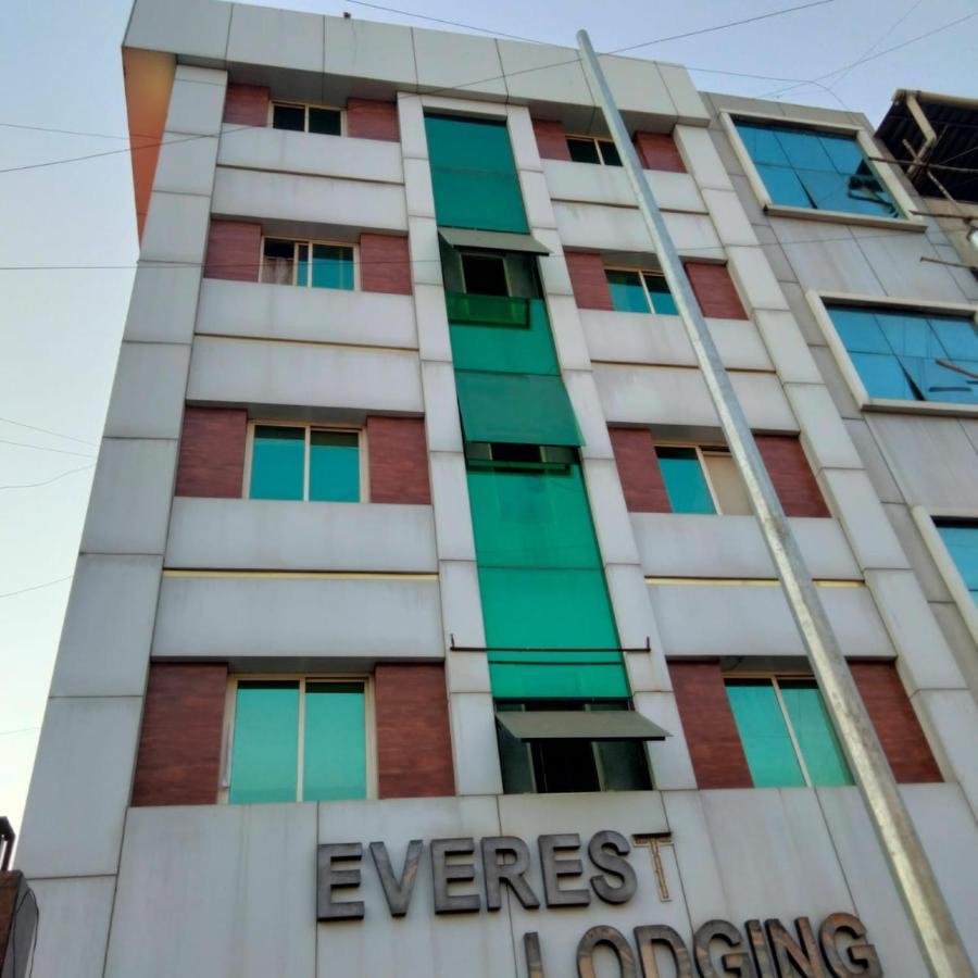 Hotel Everest Lodging ナビムンバイ エクステリア 写真