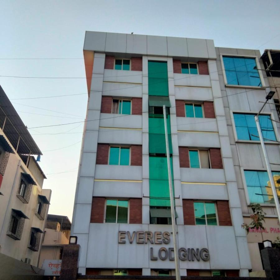 Hotel Everest Lodging ナビムンバイ エクステリア 写真