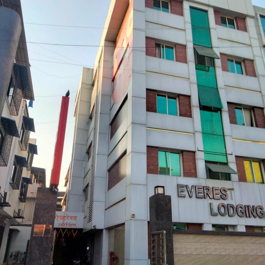 Hotel Everest Lodging ナビムンバイ エクステリア 写真