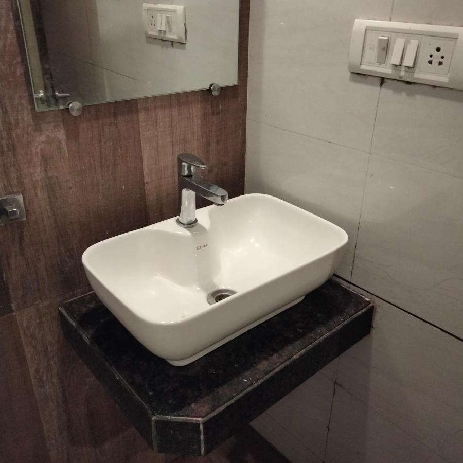 Hotel Everest Lodging ナビムンバイ エクステリア 写真