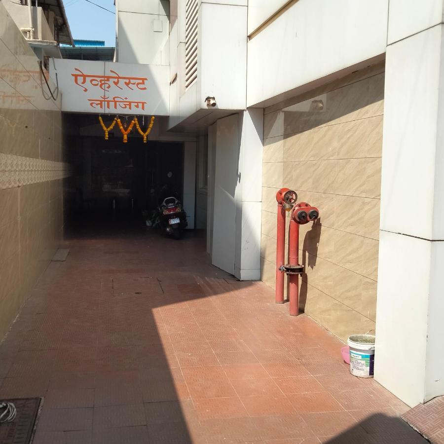 Hotel Everest Lodging ナビムンバイ エクステリア 写真