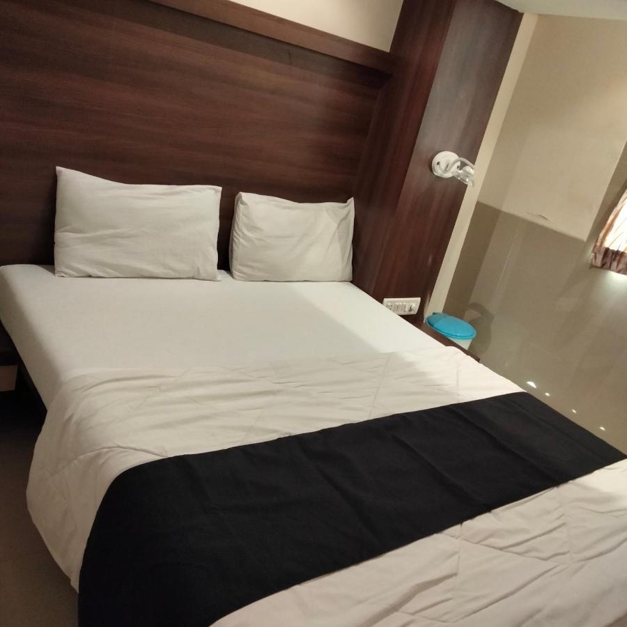 Hotel Everest Lodging ナビムンバイ エクステリア 写真