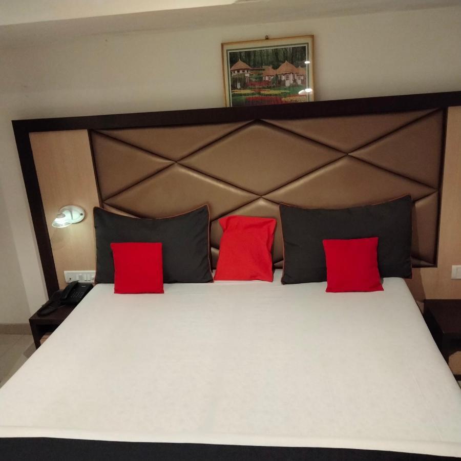 Hotel Everest Lodging ナビムンバイ エクステリア 写真