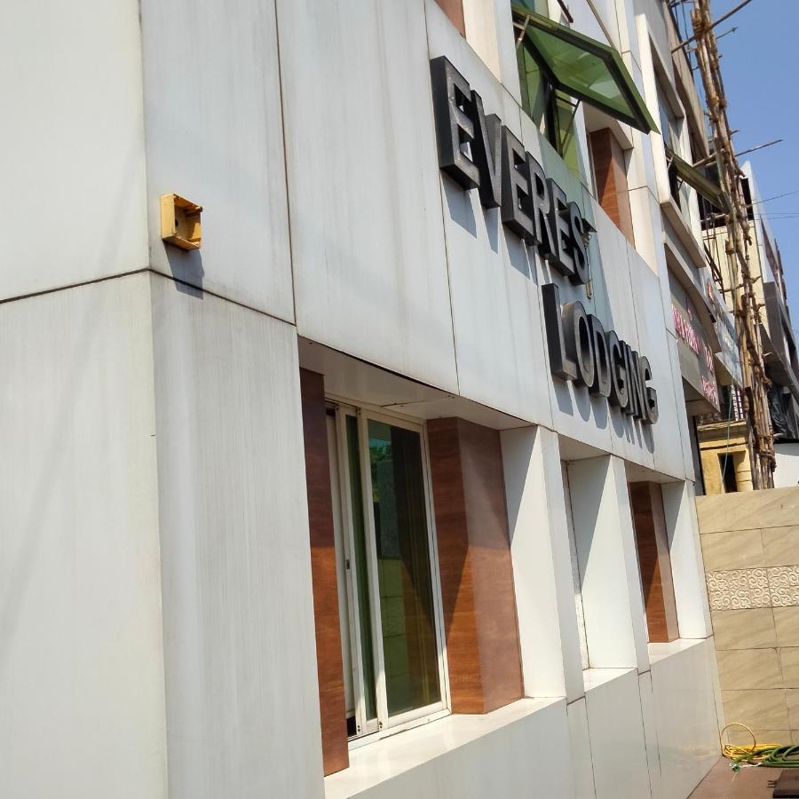 Hotel Everest Lodging ナビムンバイ エクステリア 写真