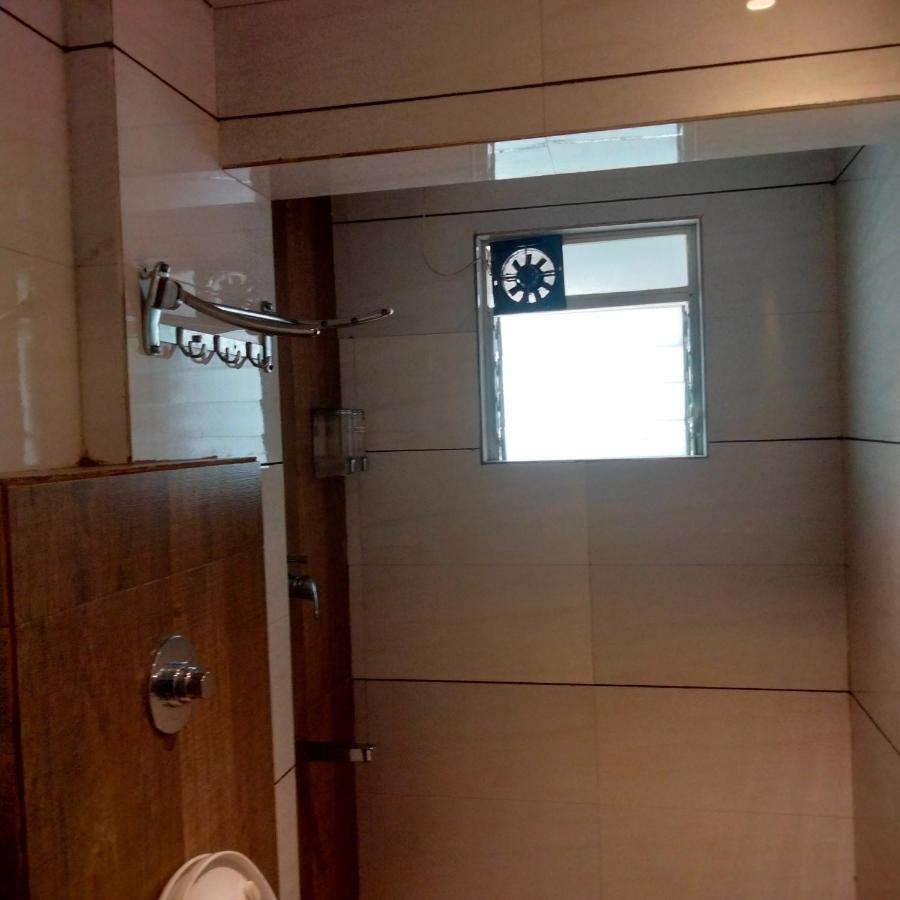 Hotel Everest Lodging ナビムンバイ エクステリア 写真