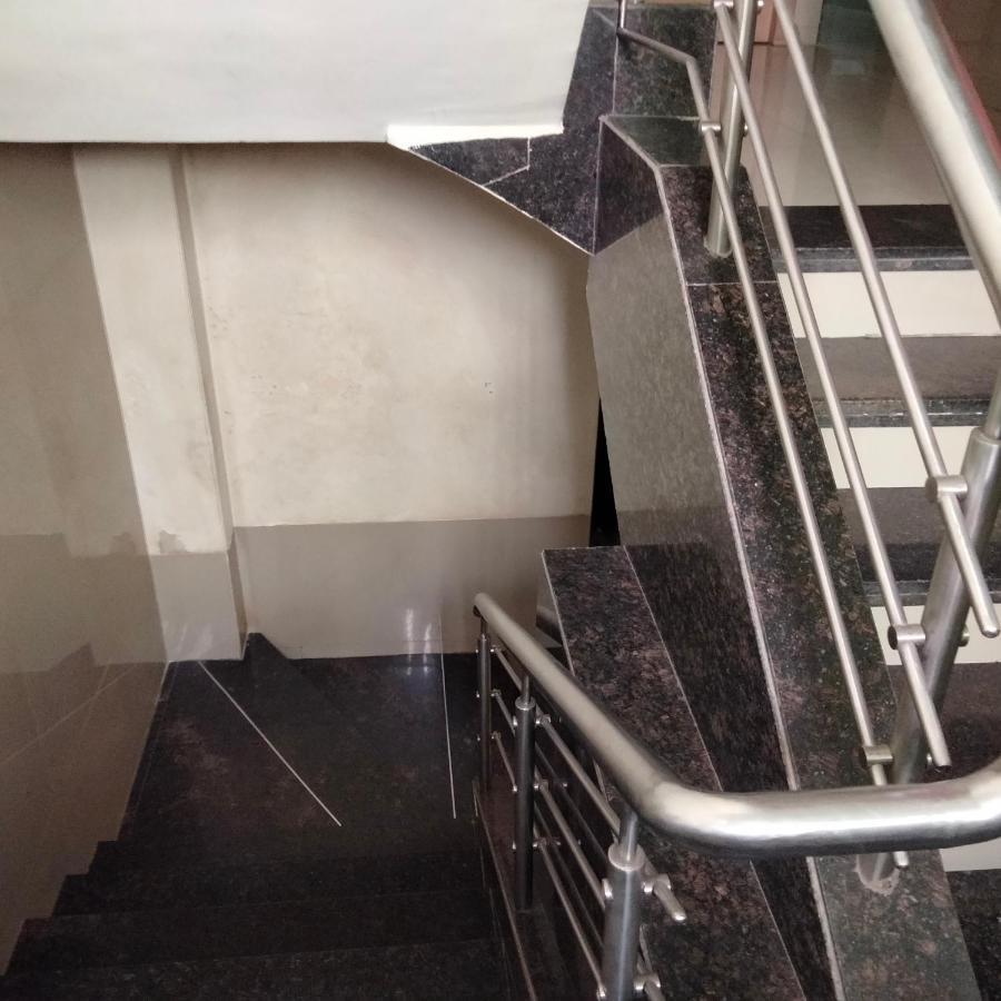 Hotel Everest Lodging ナビムンバイ エクステリア 写真