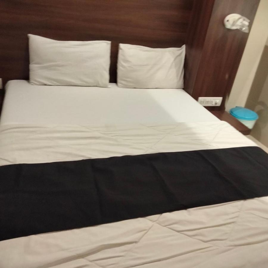 Hotel Everest Lodging ナビムンバイ エクステリア 写真