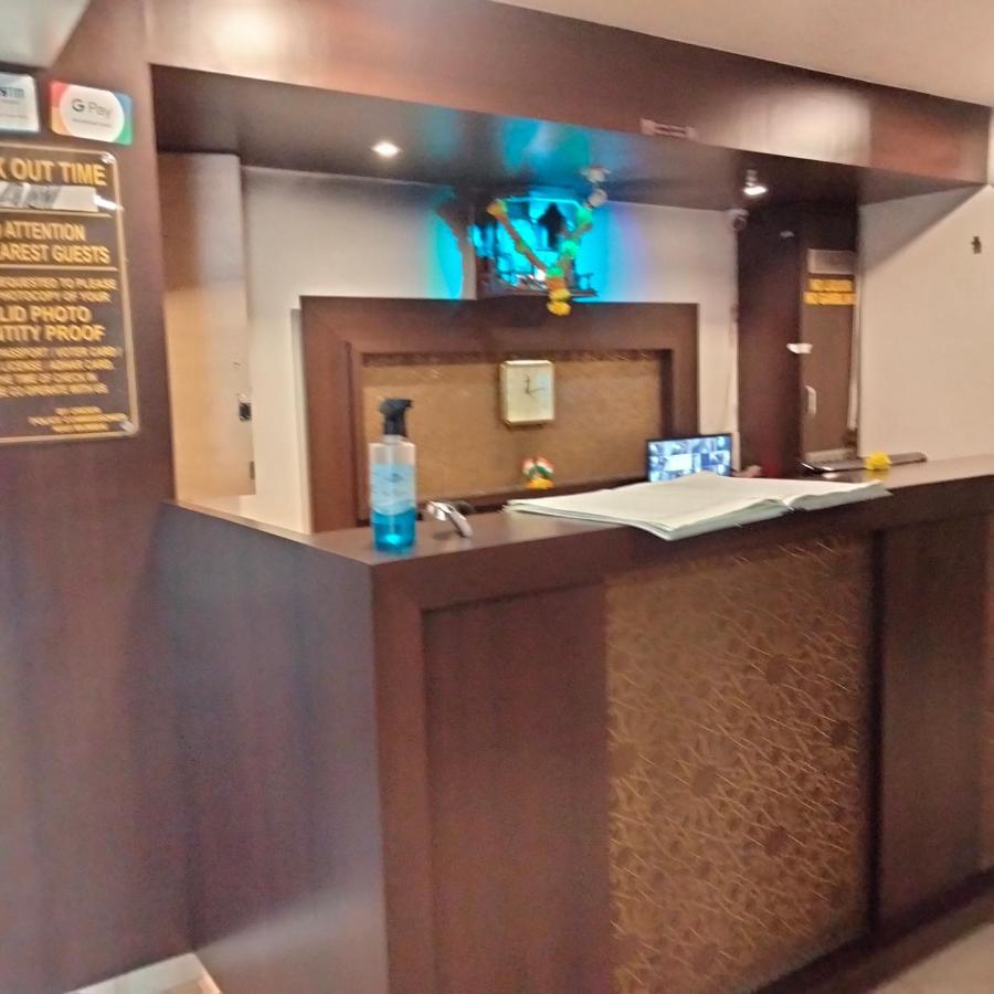 Hotel Everest Lodging ナビムンバイ エクステリア 写真
