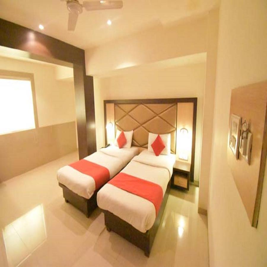 Hotel Everest Lodging ナビムンバイ エクステリア 写真