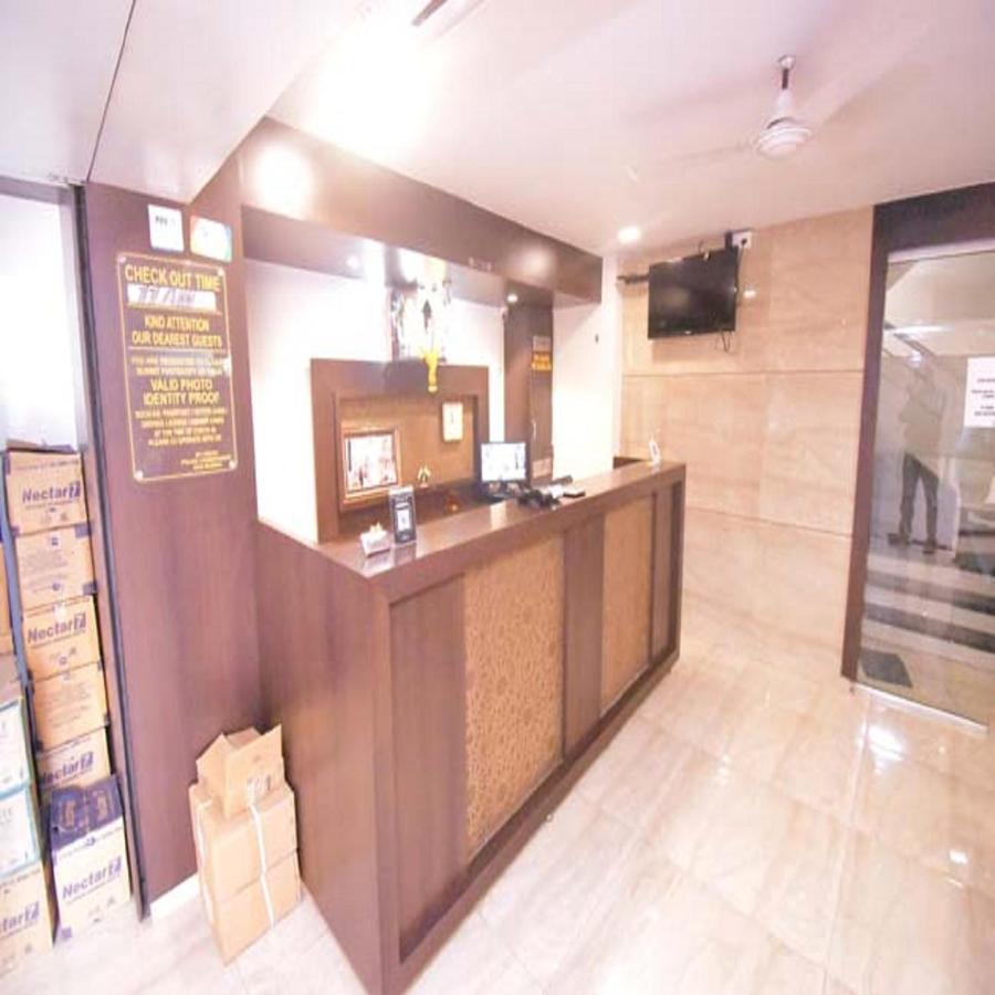 Hotel Everest Lodging ナビムンバイ エクステリア 写真