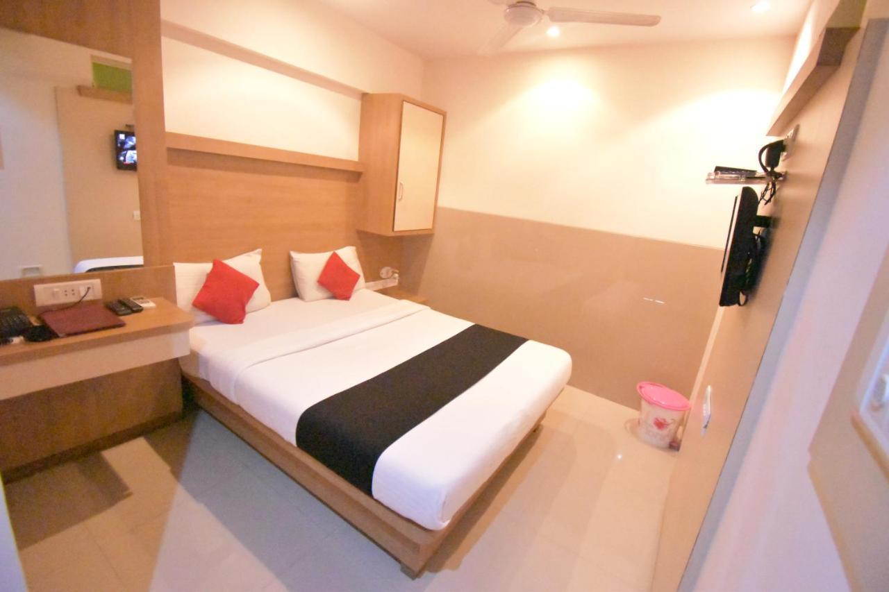 Hotel Everest Lodging ナビムンバイ エクステリア 写真
