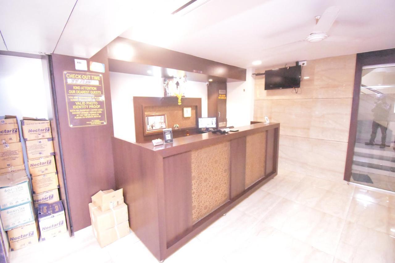 Hotel Everest Lodging ナビムンバイ エクステリア 写真