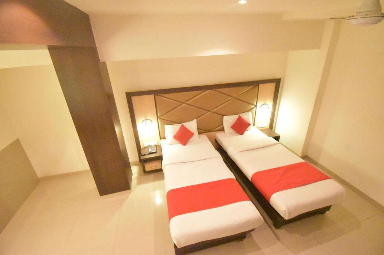 Hotel Everest Lodging ナビムンバイ エクステリア 写真